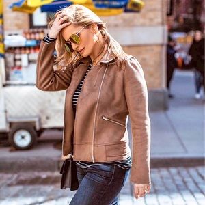 Meet your Posher, Eve